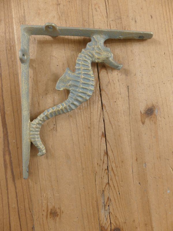 CAST IRON SEAHORSE BRACKET