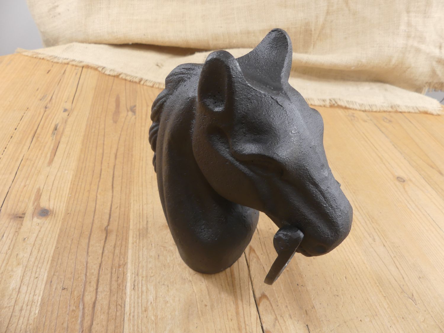 BLACK CAST IRON HORSE HEAD HITCHING POST BLACK CAST IRON HORSE HEAD HITCHING POST