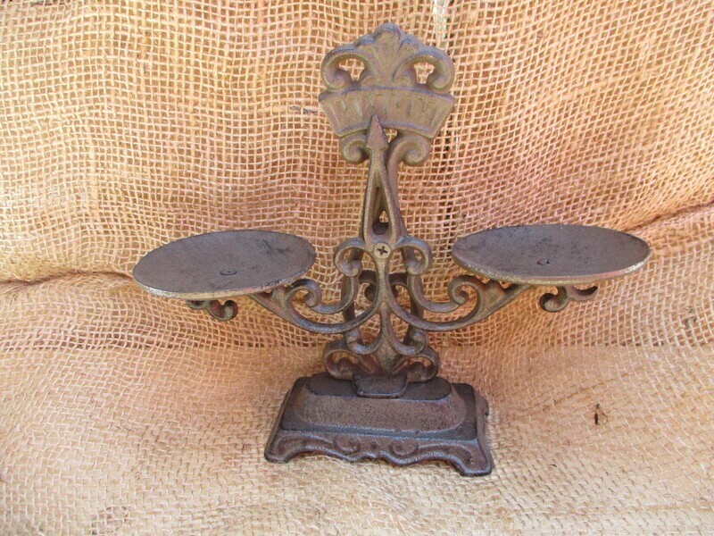 RUSTIC CAST IRON BALANCE SCALE