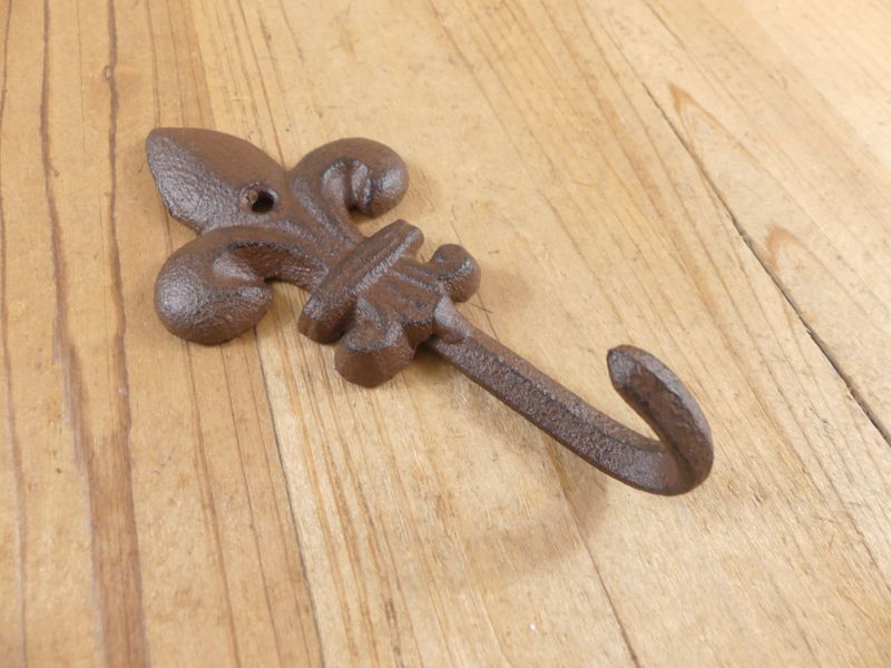 VICTORIAN RUSTIC CAST IRON FLEUR DE LIS WALL HOOK, 5 1/2 VICTORIAN RUSTIC CAST IRON FLEUR DE LIS WALL HOOK, 5 1/2"