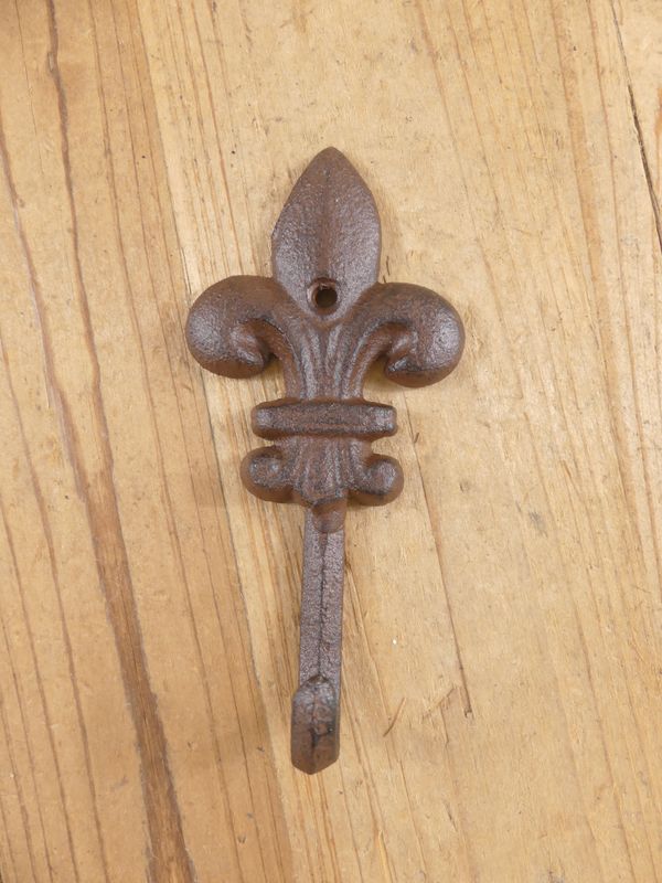 VICTORIAN RUSTIC CAST IRON FLEUR DE LIS WALL HOOK, 5 1/2"