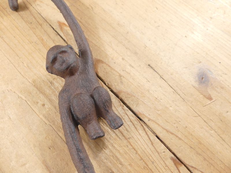CAST IRON MONKEY HOOK 9 1/4"