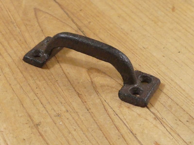 SMALL RUSTIC CAST IRON HANDLE / DRAWER PULL, 3 1/2 SMALL RUSTIC CAST IRON HANDLE / DRAWER PULL, 3 1/2" LONG