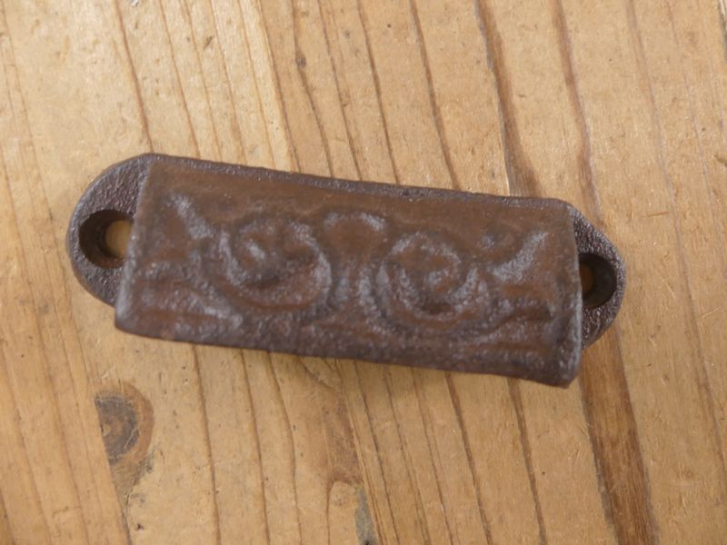 SMALL CAST IRON 3" VINE BIN PULLS