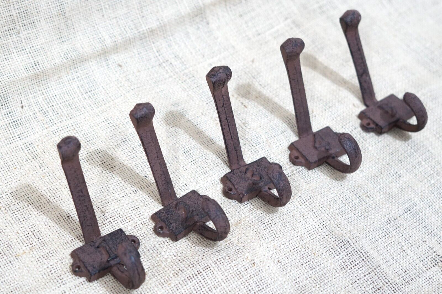 CAST IRON NUMBERED HOOKS SET 1 TO 5 CAST IRON NUMBERED HOOKS SET 1 TO 5