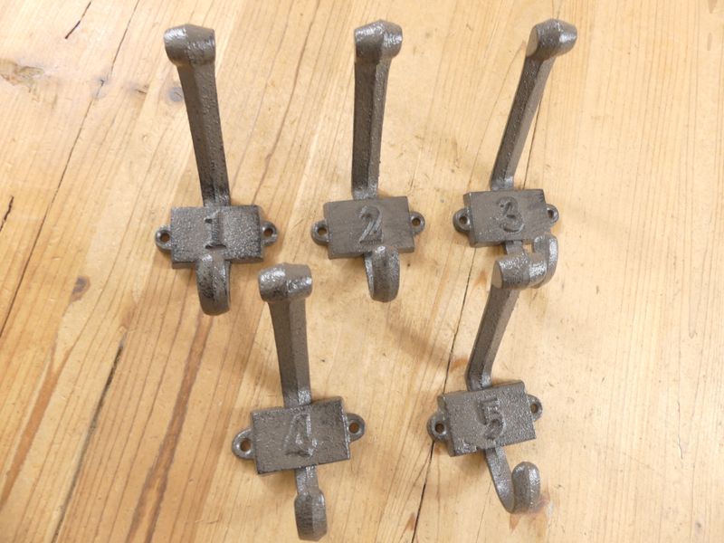CAST IRON NUMBERED HOOKS SET 1 TO 5