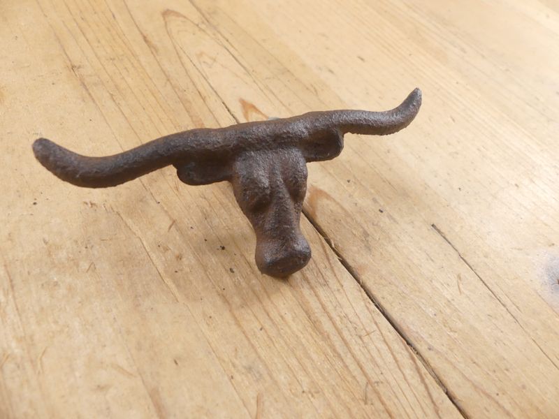 RUSTIC CAST IRON BULL DRAWER PULL / KNOB