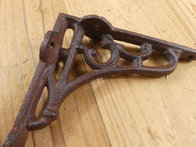 SMALL CAST IRON BRACKETS, 3 1/2" X 4 1/4"
