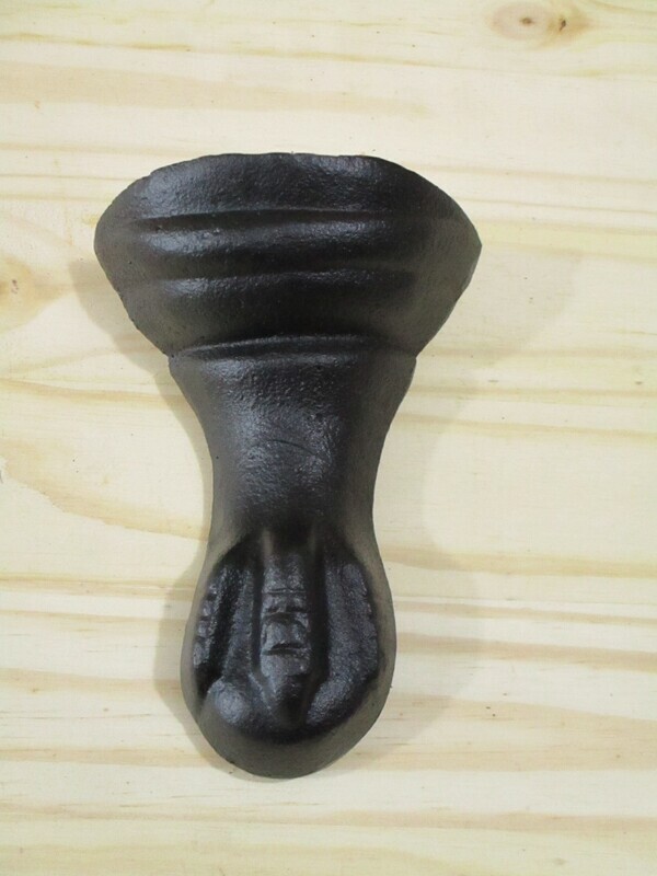 CAST IRON BLACK BATHTUB CLAWFOOT / CLAWFEET CAST IRON BLACK BATHTUB CLAWFOOT / CLAWFEET