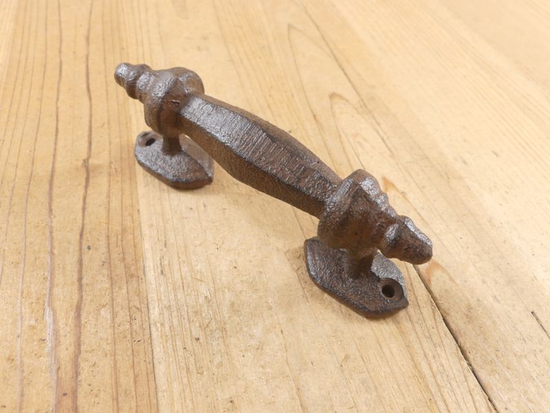 CAST IRON COLONIAL STYLE HANDLE  6" LONG RUSTIC PRIMITIVE