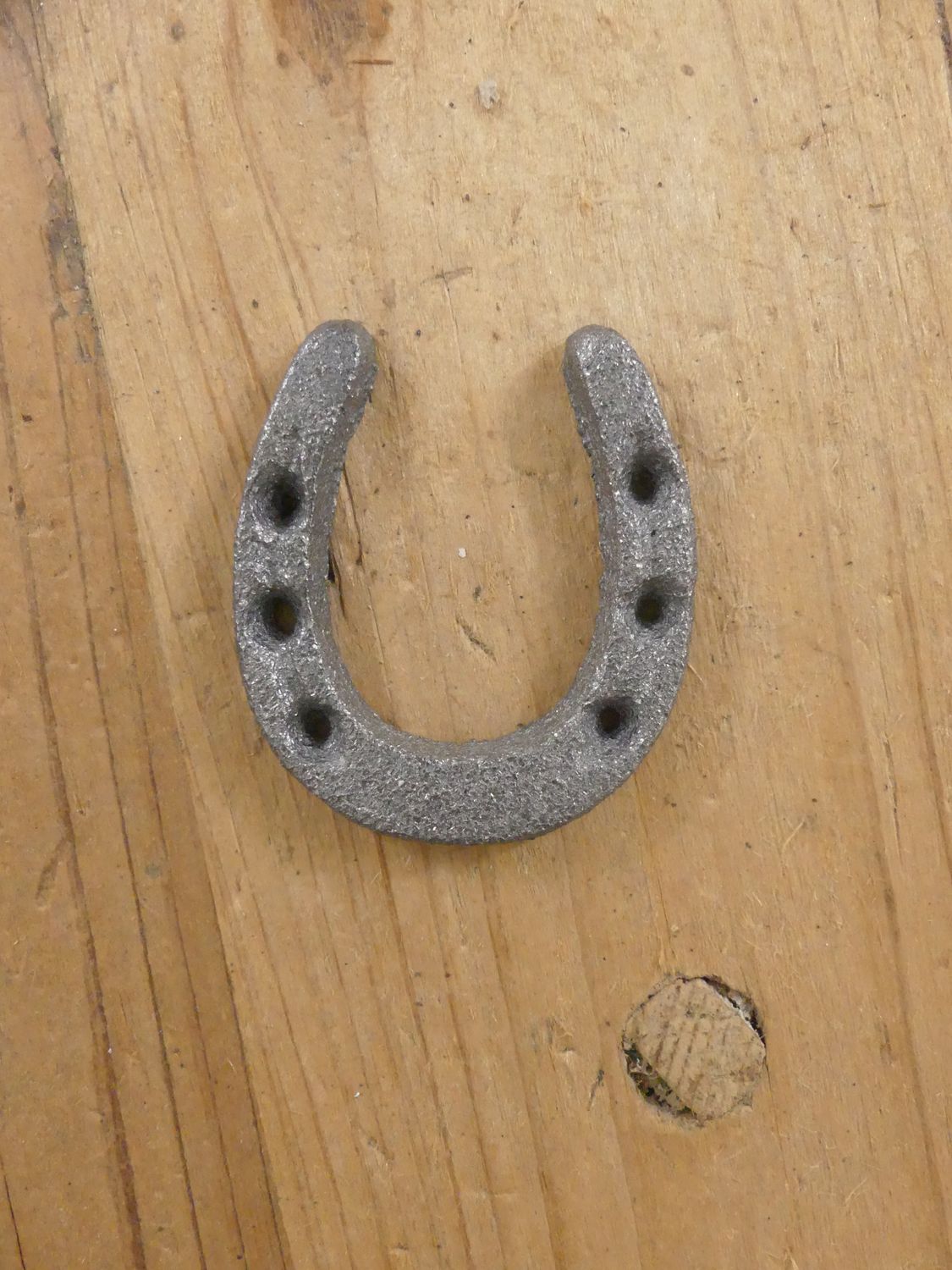 SMALL CAST IRON HORSESHOES , 2" LONG