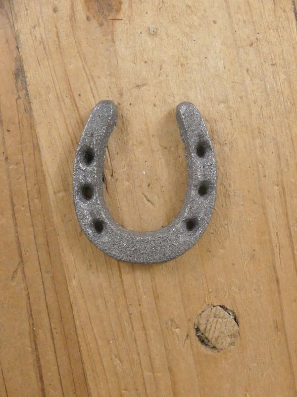 SMALL CAST IRON HORSESHOES , 2 SMALL CAST IRON HORSESHOES , 2" LONG