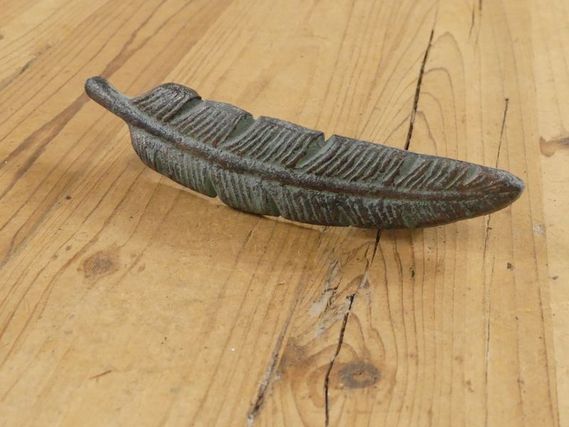 ANTIQUE GREEN FEATHER DRAWER PULLS WITH MOUNTING SCREWS ANTIQUE GREEN FEATHER DRAWER PULLS WITH MOUNTING SCREWS