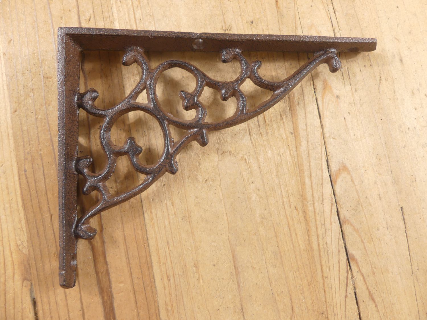 Cast Iron Vine Bracket: Vintage Elegance for Your Walls Cast Iron Vine Bracket: Vintage Elegance for Your Walls