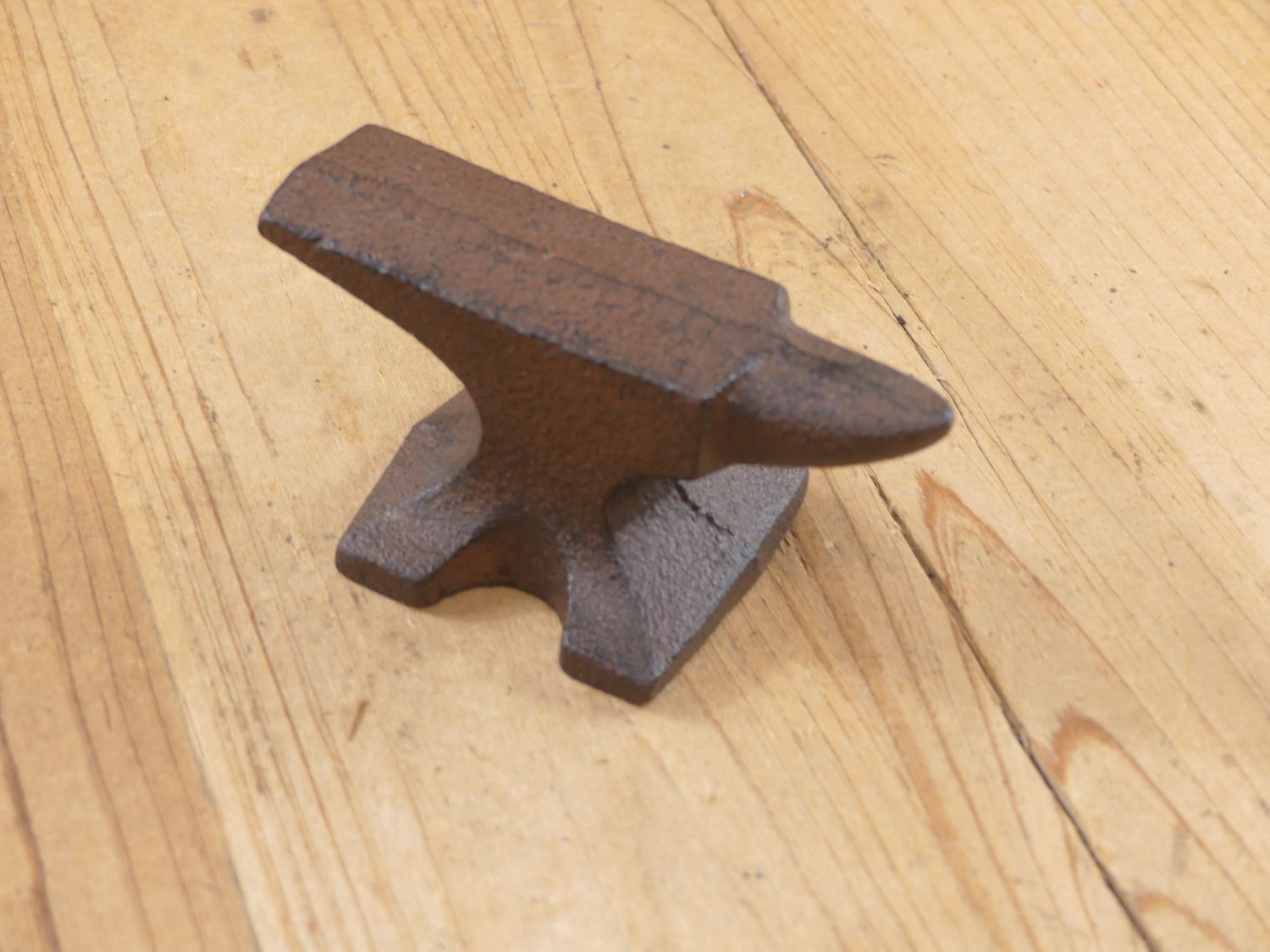 SMALL CAST IRON ANVIL PAPER WEIGHT