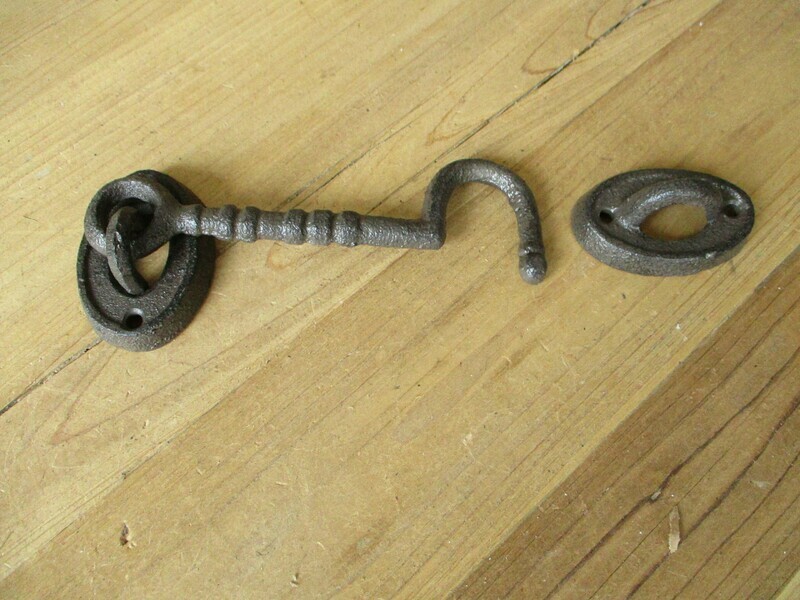 CAST IRON HOOK AND EYE LATCH, 6 1/4"