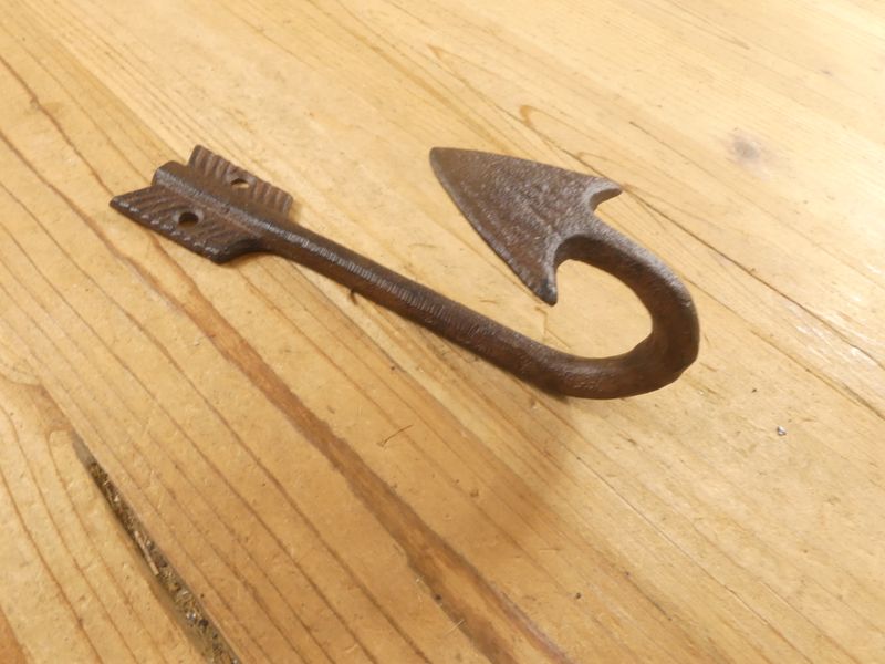 CAST IRON ARROW HOOK