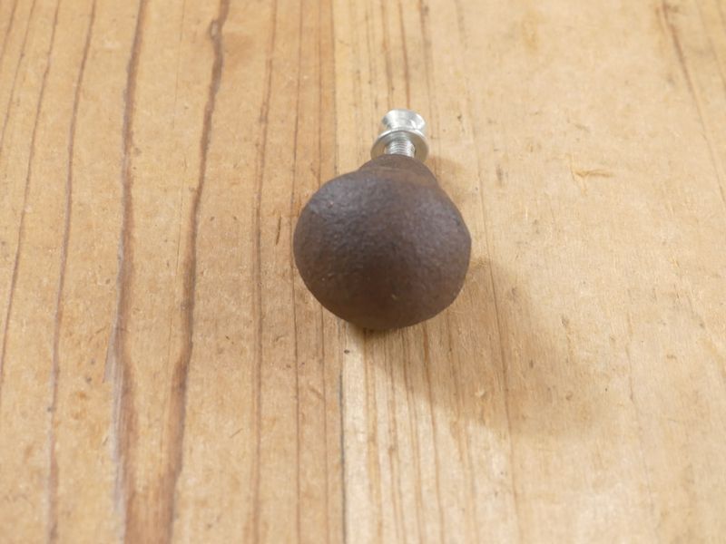 ROUND CAST IRON KNOB / PULL