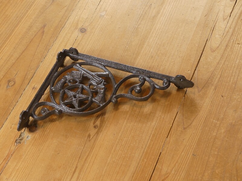 CAST IRON RUSTIC CROSSED PISTOLS SHELF BRACKETS