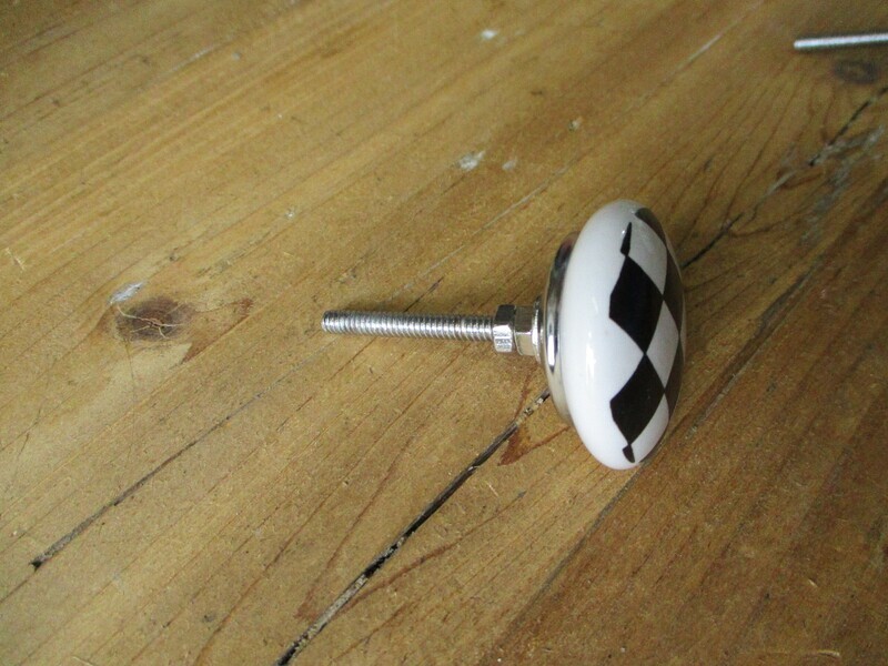 CERAMIC CHECKER PATTERN ROUND KNOBS / PULLS