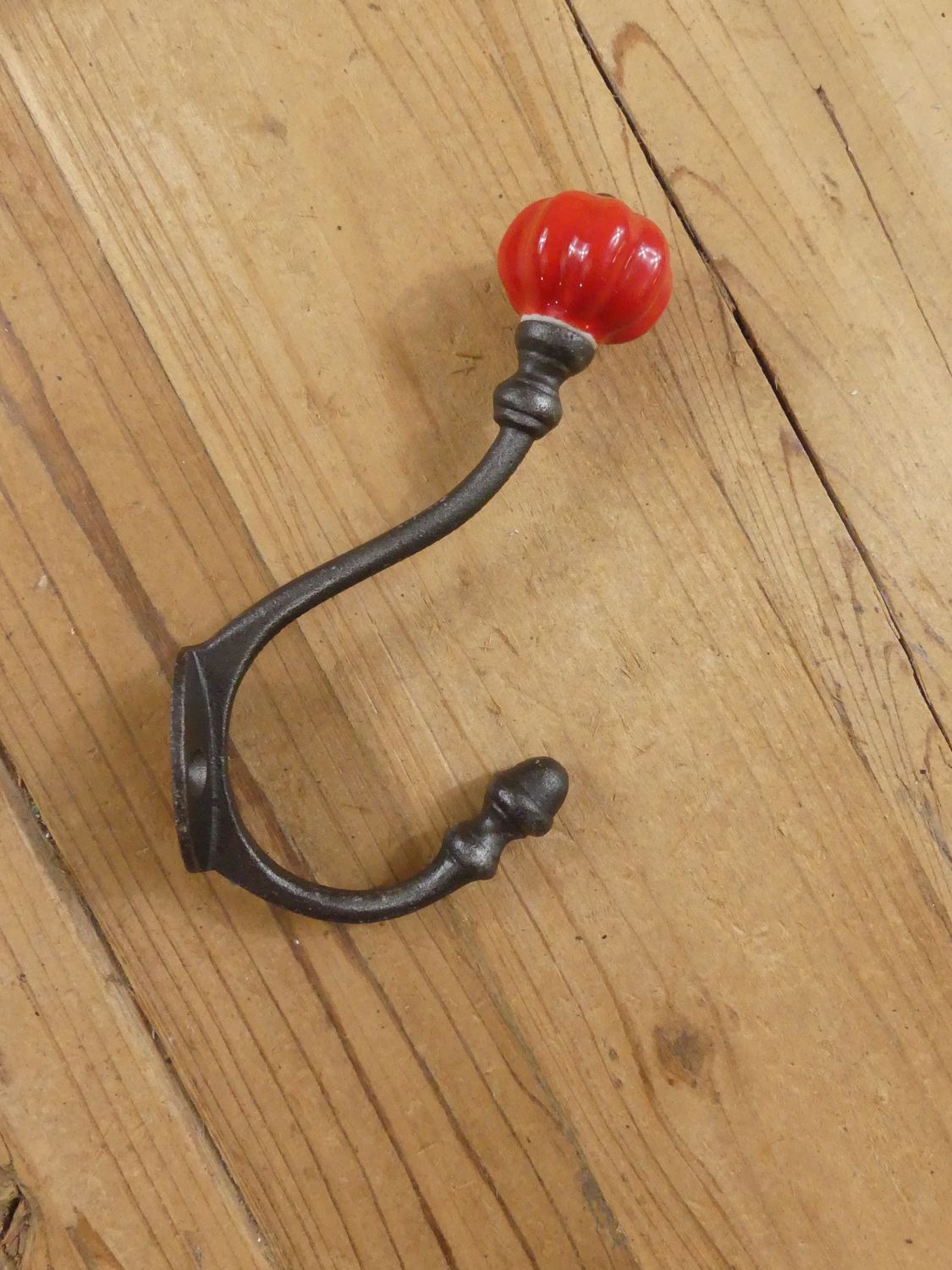 CAST IRON PUMPKIN STYLE HOOK - RED KNOB TIP