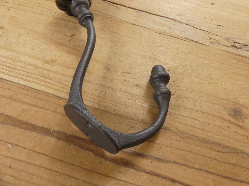 CAST IRON PUMPKIN STYLE HOOK - BLACK KNOB TIP