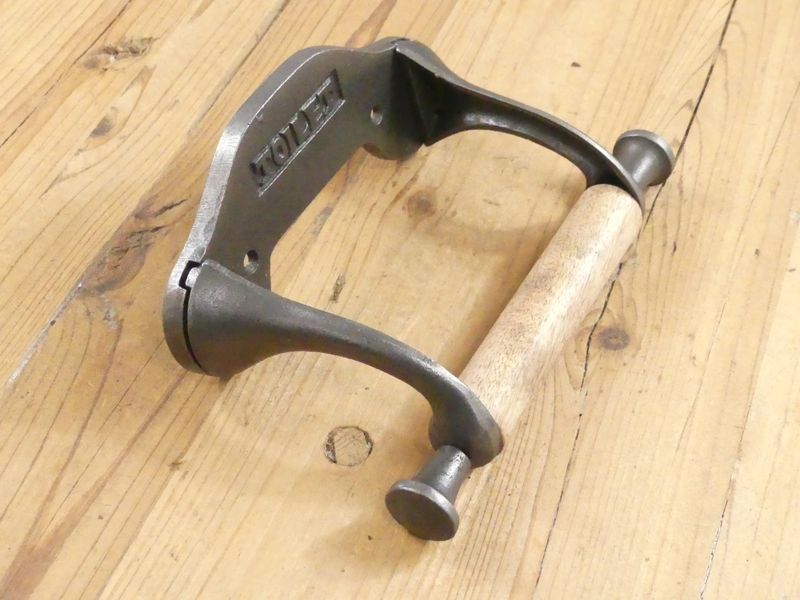 CAST IRON TOILET PAPER HOLDER WITH WOOD SPINDLE
