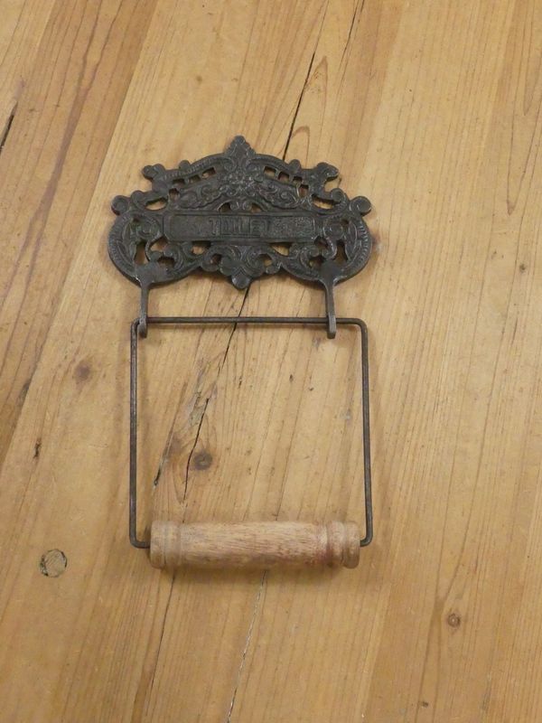 CAST IRON ORNATE TOILET PAPER HOLDER CAST IRON ORNATE TOILET PAPER HOLDER