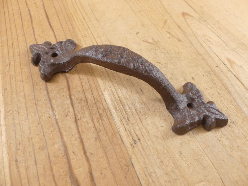 CAST IRON 6 1/4" DRAWER PULL / HANDLE