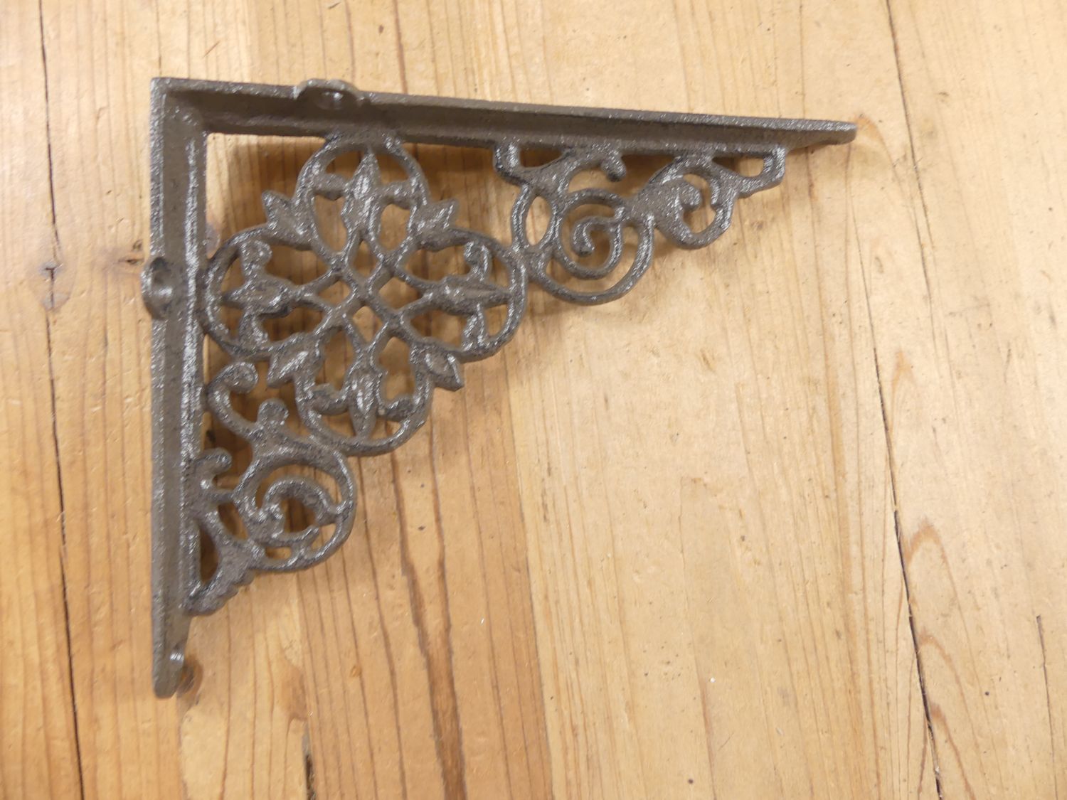 CAST IRON RUSTIC 7 3/4 CAST IRON RUSTIC 7 3/4" X 6" WALL BRACKETS