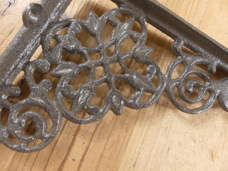 CAST IRON RUSTIC 7 3/4" X 6" WALL BRACKETS