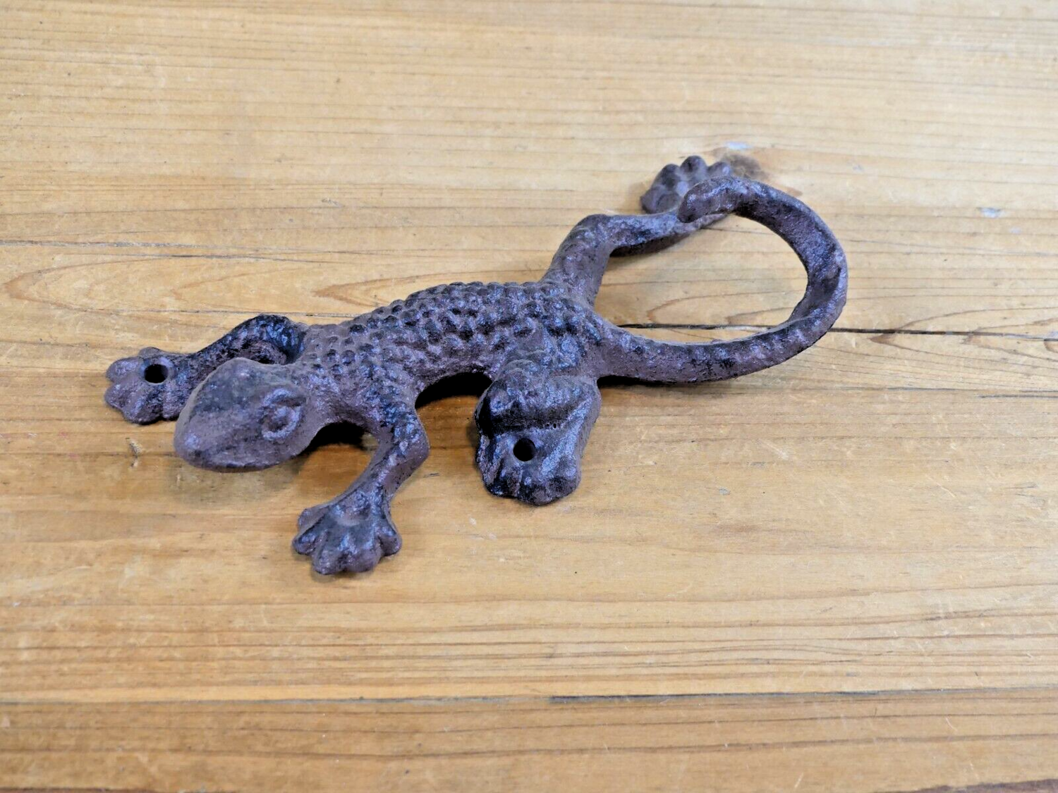 LARGE RUSTIC CAST IRON LIZARD