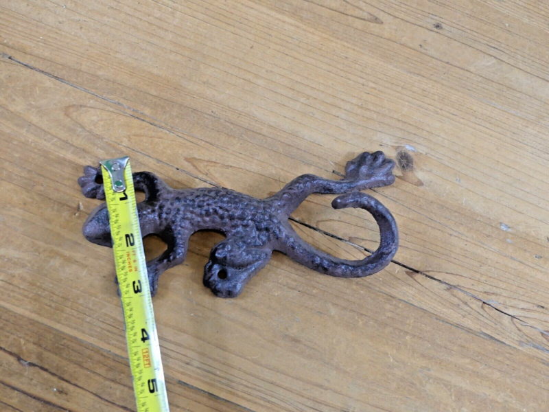 LARGE RUSTIC CAST IRON LIZARD