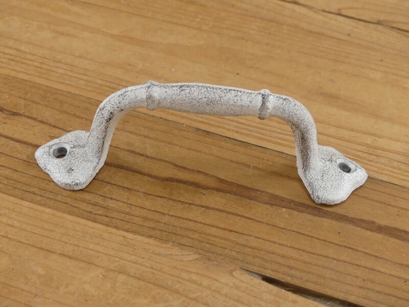 CAST IRON DISTRESSED WHITE HANDLE, 5 1/4" LONG