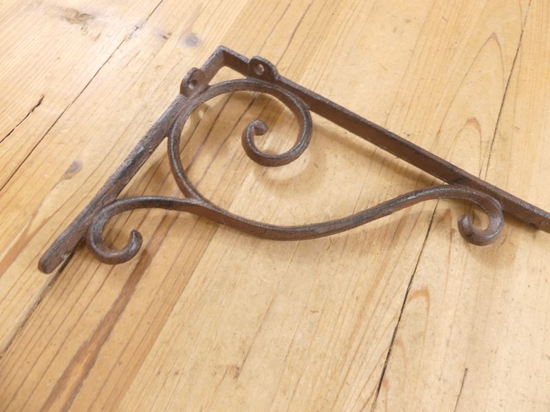 CAST IRON RUSTIC BRACKETS 9" X 6 3/4"