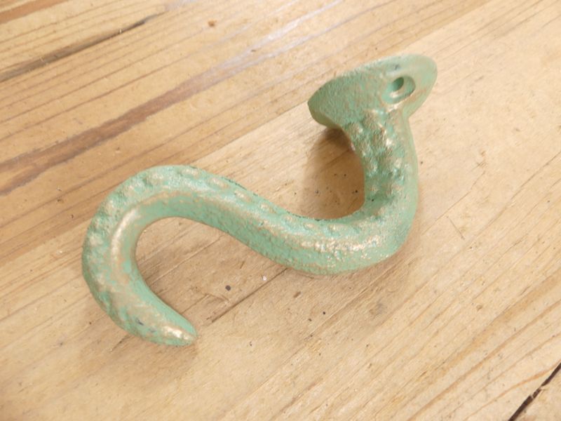 GREEN AND GOLD OCTOPUS TENTACLE HOOK, 4" LONG