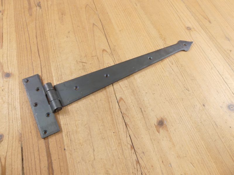 LARGE HAND FORGED T HINGE,  15 1/2" ARROW END