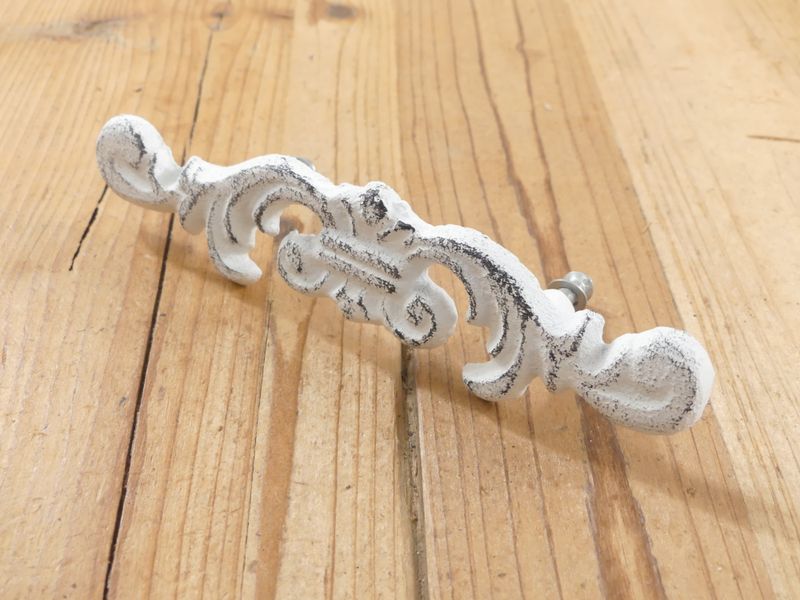 CAST IRON DISTRESSED WHITE CABINET PULL
