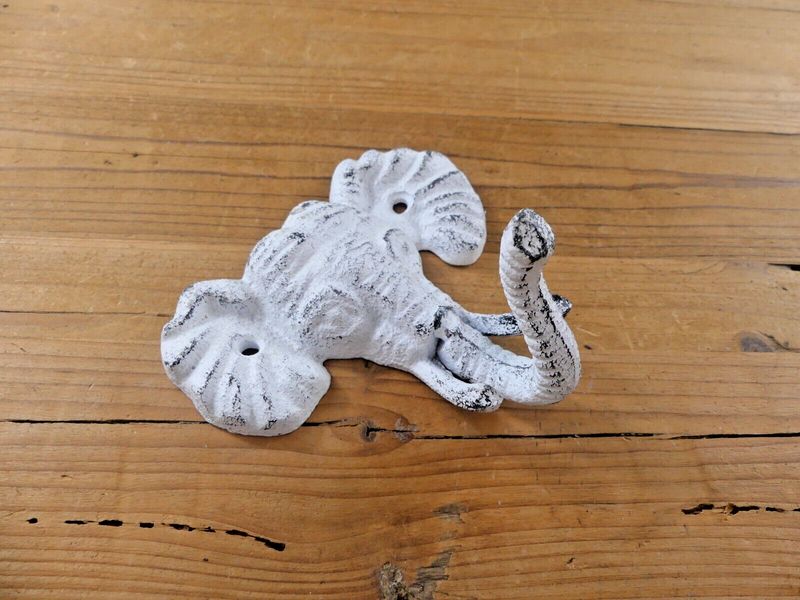 DISTRESSED WHITE CAST IRON ELEPHANT HOOK DISTRESSED WHITE CAST IRON ELEPHANT HOOK