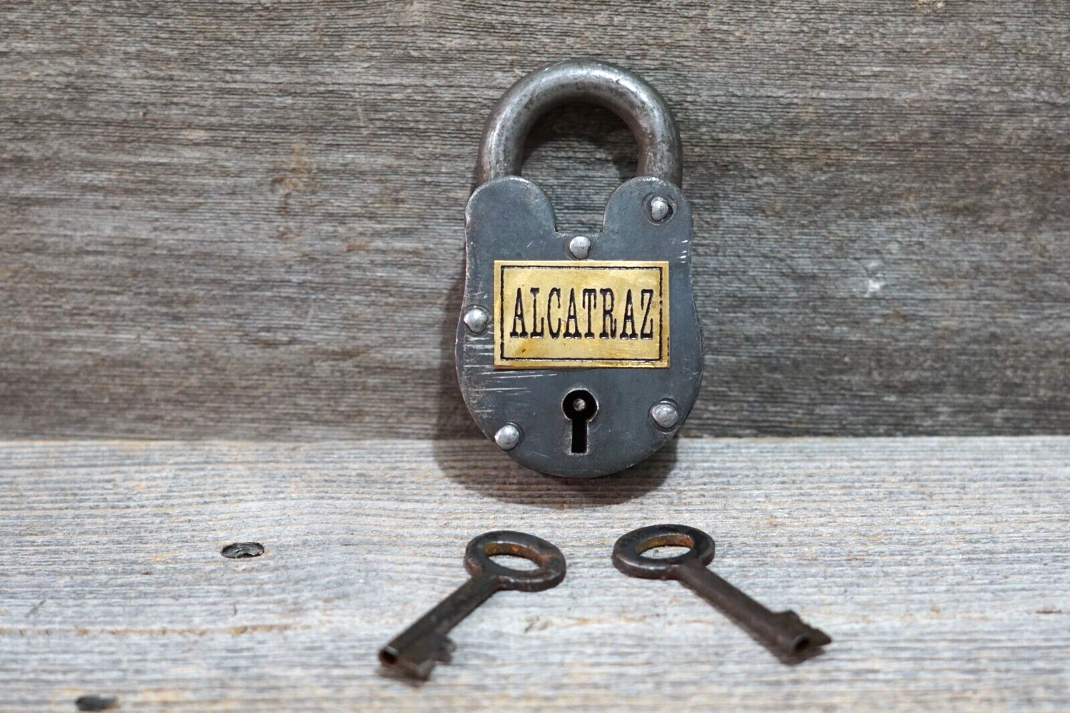 METAL ALCATRAZ LOCK AND 2 KEYS