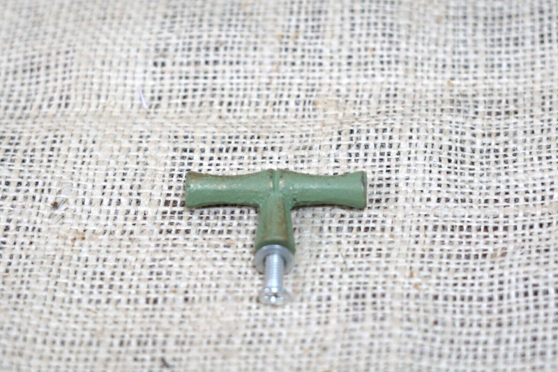 CAST IRON BAMBOO T HANDLE 1 7/8"