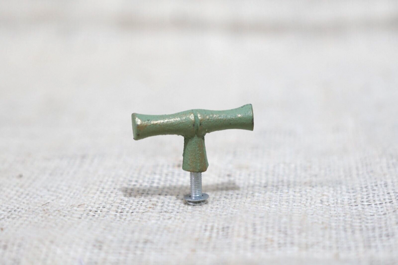 CAST IRON BAMBOO T HANDLE 1 7/8"
