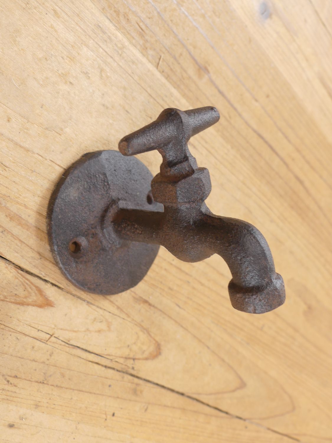 CAST IRON WATER SPIGOT HOOK