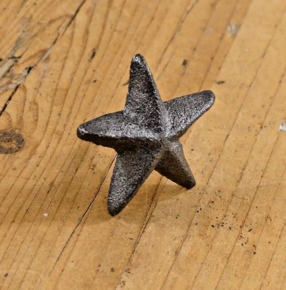 SMALL CAST IRON STAR NAILS / TACKS 1 7/8" WIDE 1 1/4" NAIL