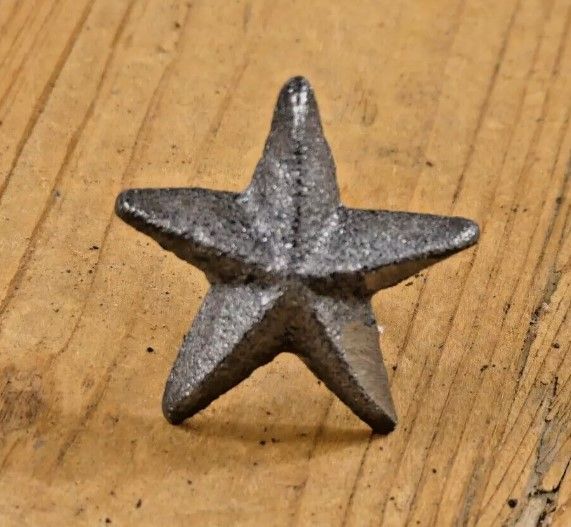 SMALL CAST IRON STAR NAILS / TACKS 1 7/8" WIDE 1 1/4" NAIL