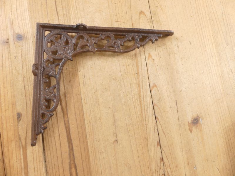 CAST IRON VICTORIAN BRACKETS 8 1/4 CAST IRON VICTORIAN BRACKETS 8 1/4" X 7"