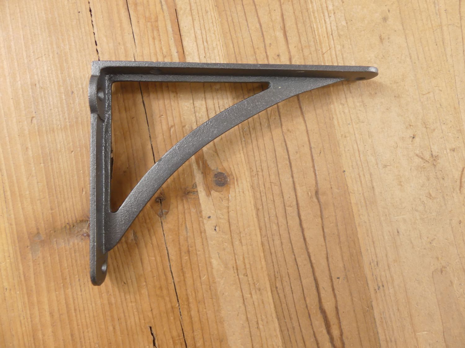 CAST IRON ANGLE BRACKET 7 CAST IRON ANGLE BRACKET 7" X 5 1/4"