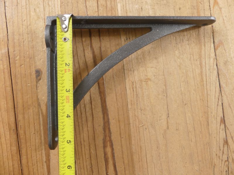 CAST IRON ANGLE BRACKET 7" X 5 1/4"