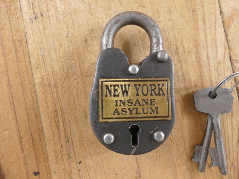 SMALL "NEW YORK INSANE ASYLUM"  LOCK WITH KEYS
