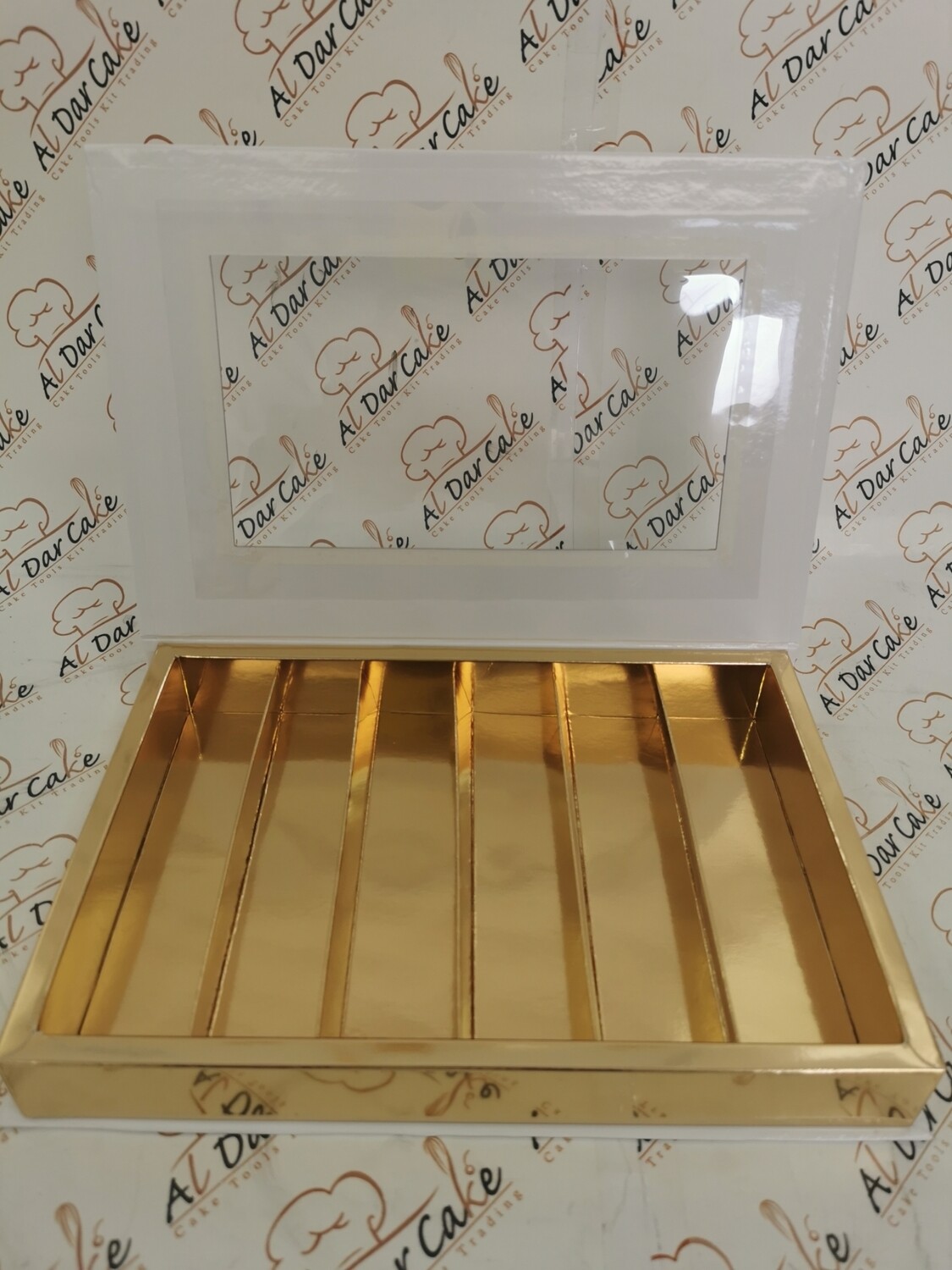 Sweet box with window and six lines